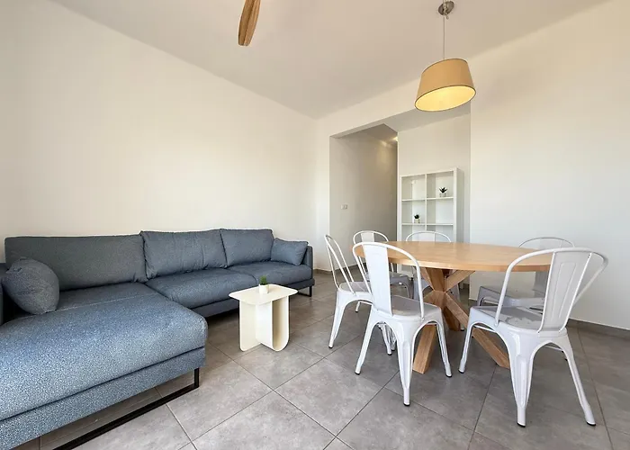 Agi Macia Centro ロザス