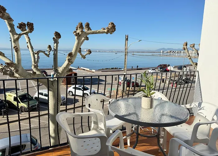 Agi Macia Centro * ロザス