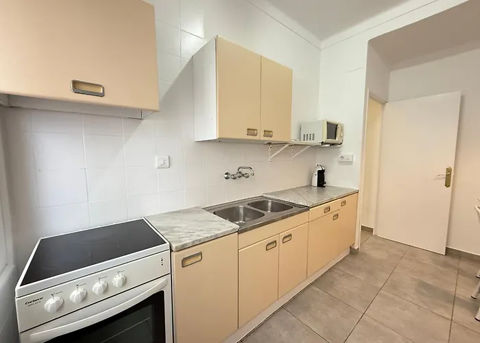 Agi Macia Centro ロザス